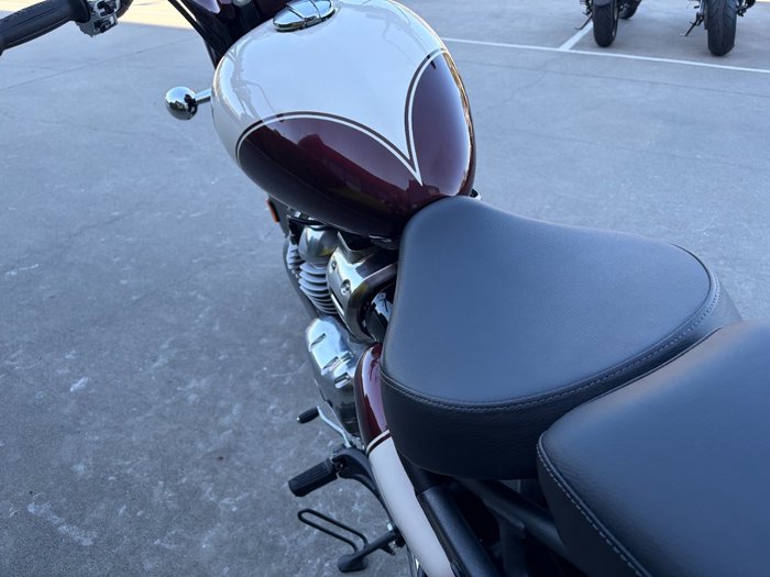 2025 Royal Enfield CLASSIC 650 VALLAM RED