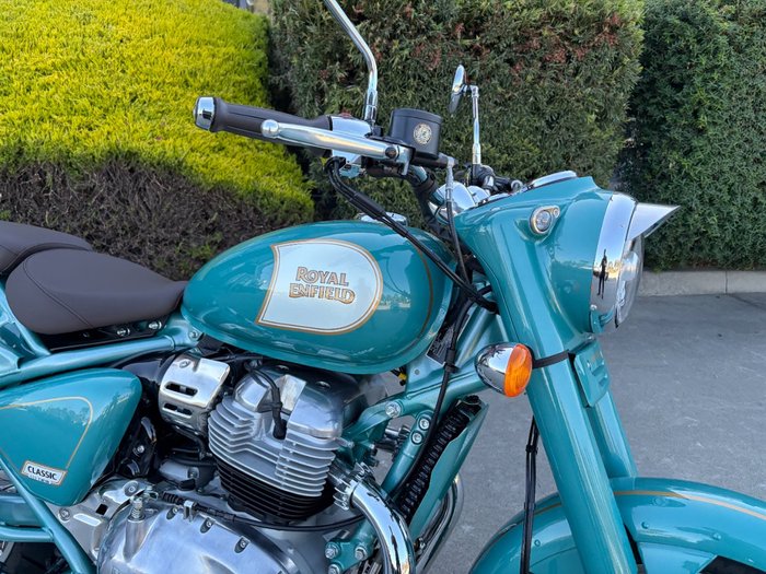 2026 Royal Enfield CLASSIC 650 Green