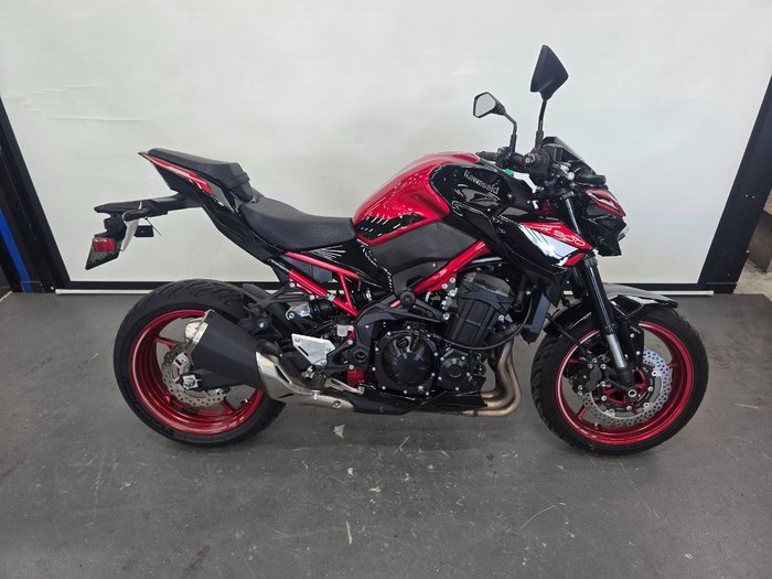 2024 Kawasaki 2024 Kawasaki 900CC (Z900) Sports Red