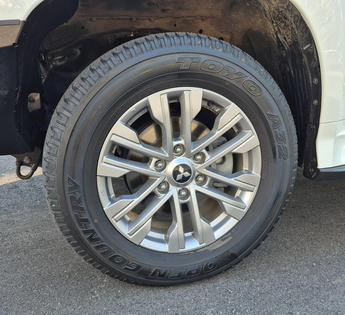 2022 Mitsubishi Pajero Sport GLX