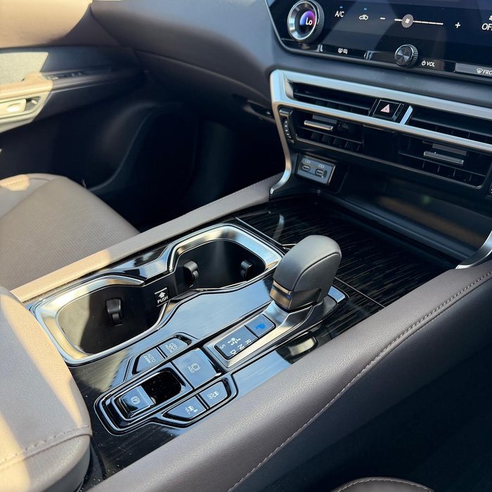 2026 Lexus RX 450h+ Luxury