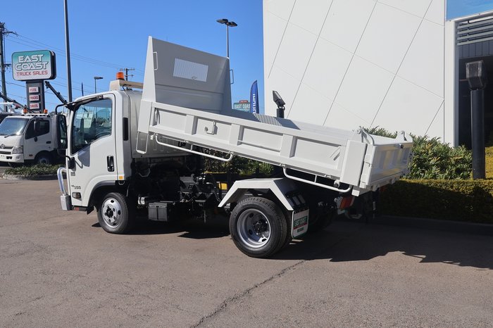 2017 ISUZU NLR