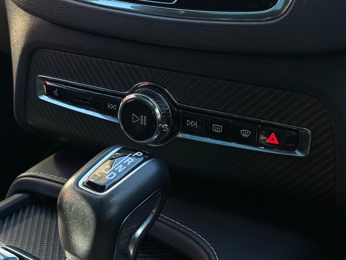 2021 Volvo XC90 T6 R-Design