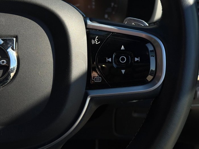 2021 Volvo XC90 T6 R-Design