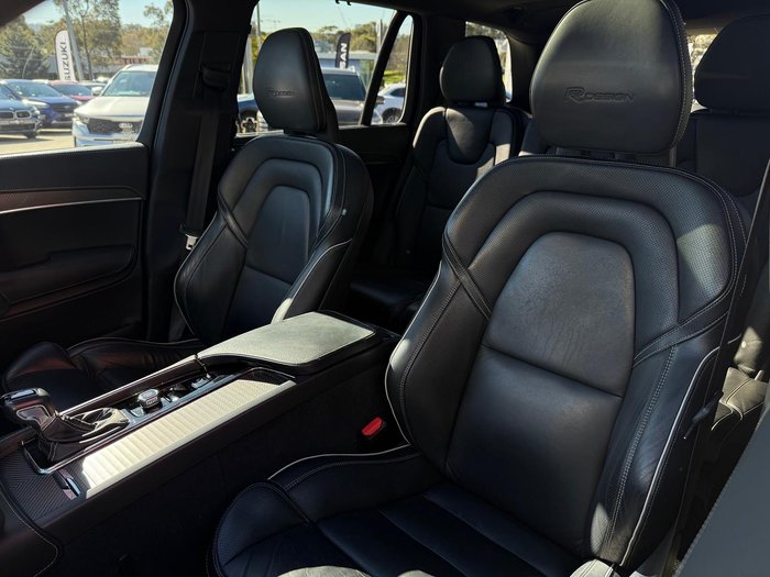2021 Volvo XC90 T6 R-Design