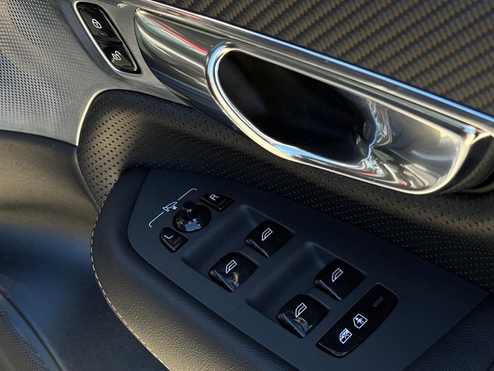 2021 Volvo XC90 T6 R-Design
