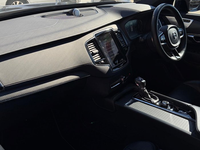 2021 Volvo XC90 T6 R-Design