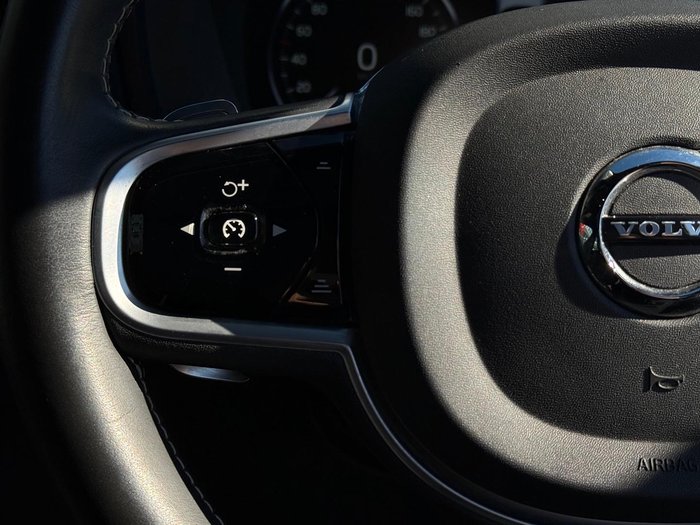 2021 Volvo XC90 T6 R-Design