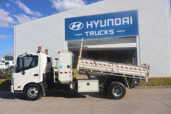 2016 HINO DUTRO
