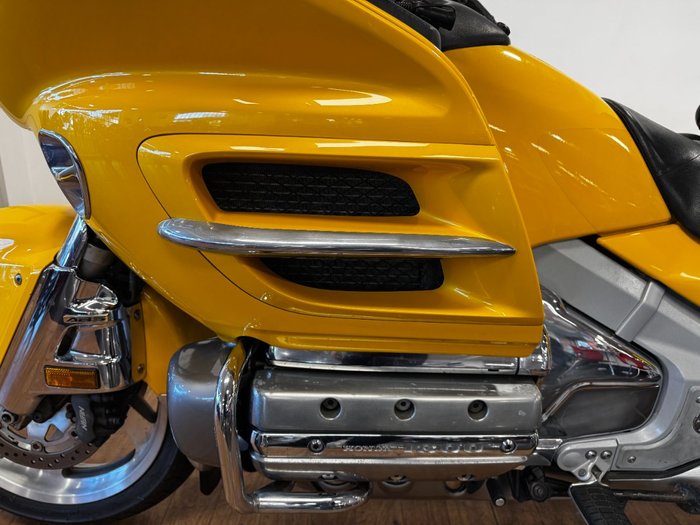 2002 Honda GL1800 (GL1800A) GOLDWING YELLOW