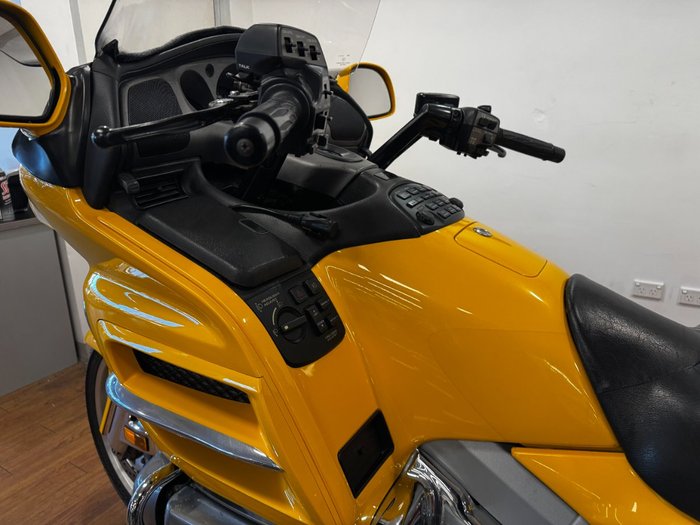 2002 Honda GL1800 (GL1800A) GOLDWING YELLOW