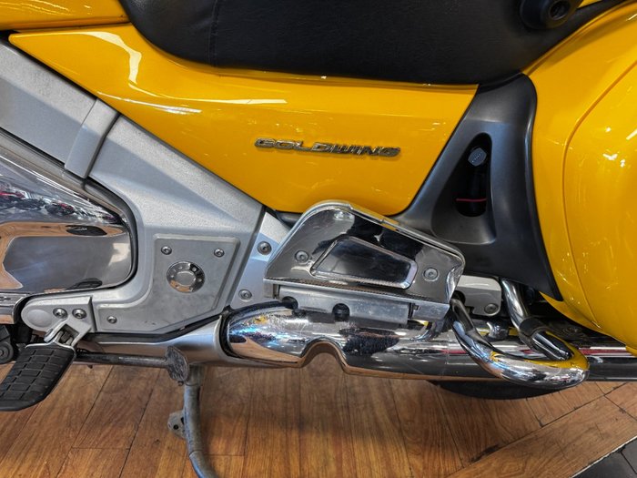 2002 Honda GL1800 (GL1800A) GOLDWING YELLOW