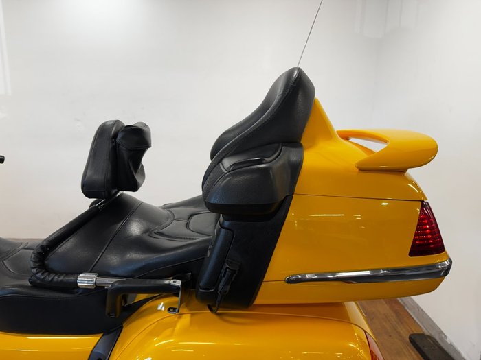 2002 Honda GL1800 (GL1800A) GOLDWING YELLOW