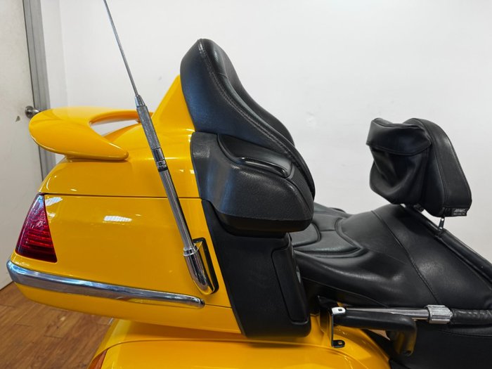 2002 Honda GL1800 (GL1800A) GOLDWING YELLOW