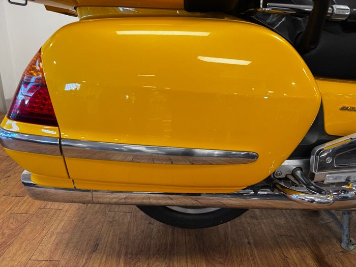 2002 Honda GL1800 (GL1800A) GOLDWING YELLOW