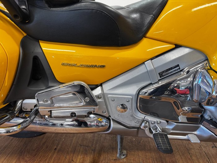 2002 Honda GL1800 (GL1800A) GOLDWING YELLOW