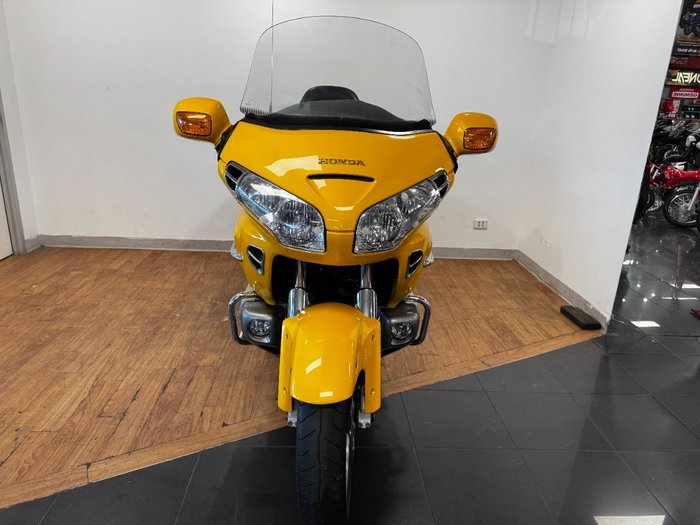 2002 Honda GL1800 (GL1800A) GOLDWING YELLOW
