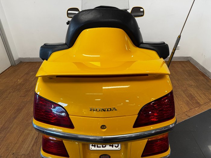 2002 Honda GL1800 (GL1800A) GOLDWING YELLOW