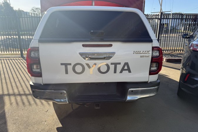 2020 TOYOTA HILUX SR5 (4x4)