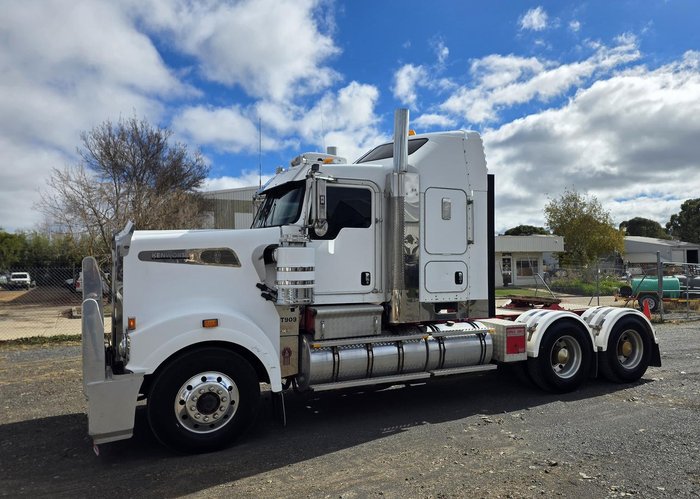2012 Kenworth T909