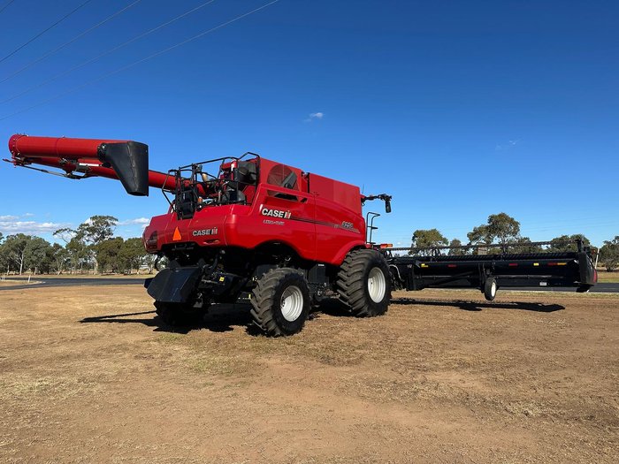 CASE IH 8250 Combine + Macdon Fd145 Flex Draper