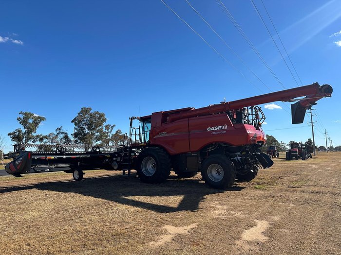 CASE IH 8250 Combine + Macdon Fd145 Flex Draper