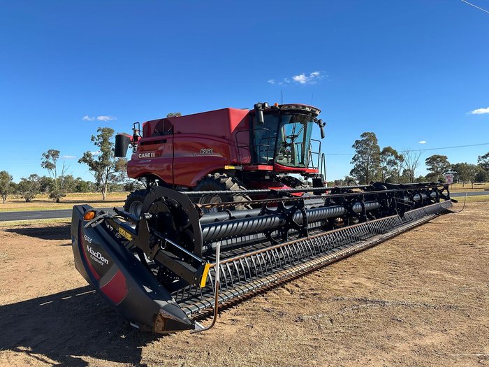 CASE IH 8250 Combine & Macdon Fd145 Front