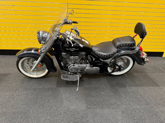 2011 Suzuki VL800T (BOULEVARD C50T) Black