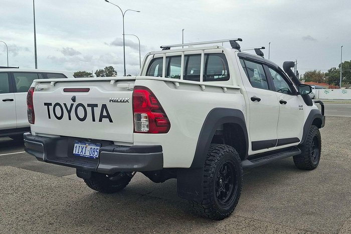 2022 Toyota Hilux SR