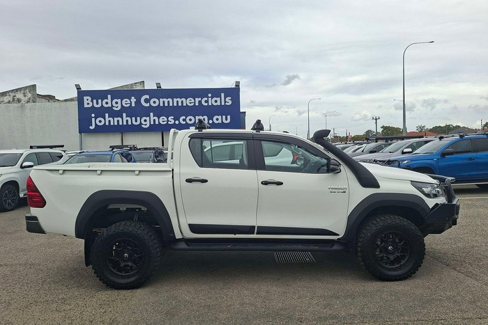 2022 Toyota Hilux SR