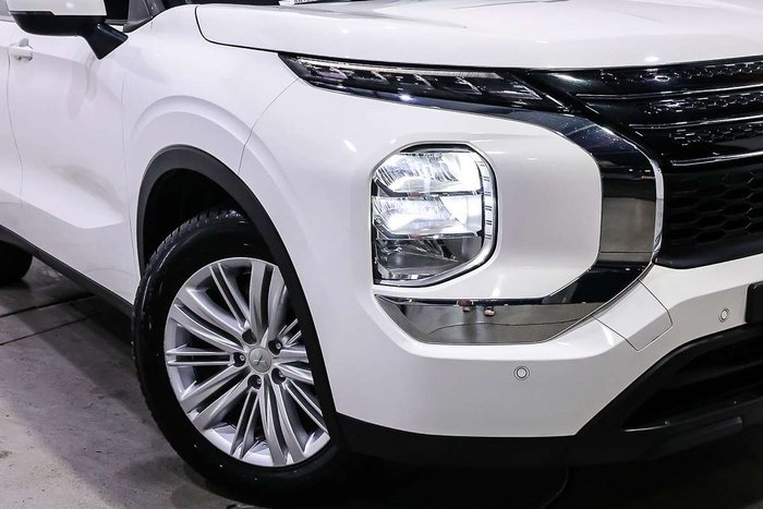 2024 Mitsubishi Outlander ES