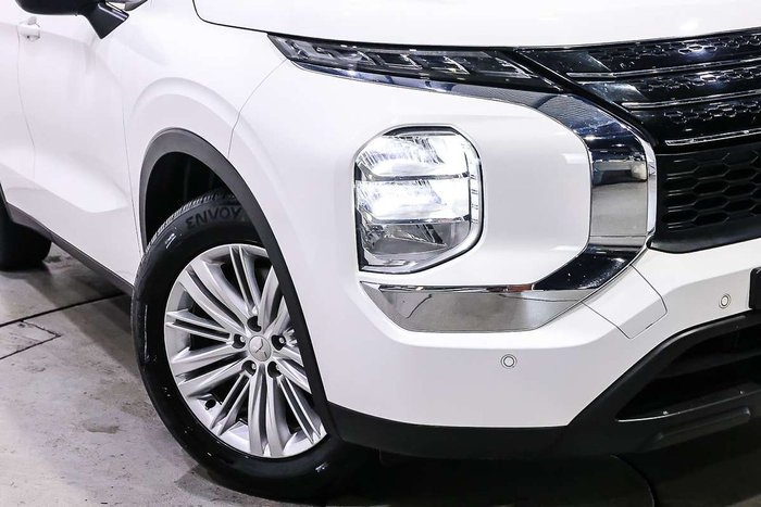 2024 Mitsubishi Outlander ES