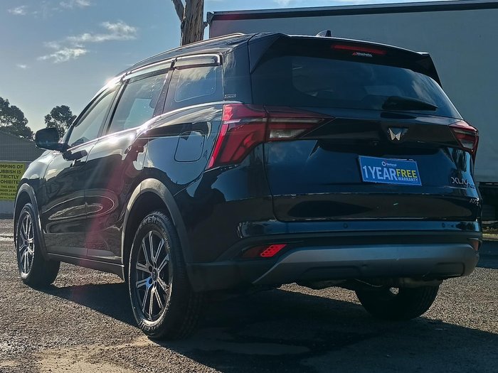 2023 Mahindra XUV700 AX7L