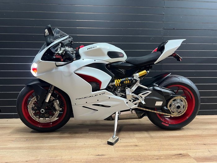 2022 DUCATI PANIGALE V2 White