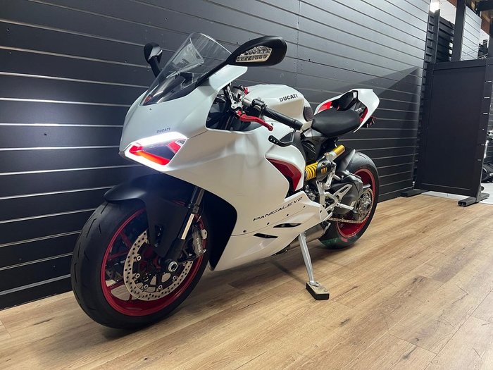 2022 DUCATI PANIGALE V2 White