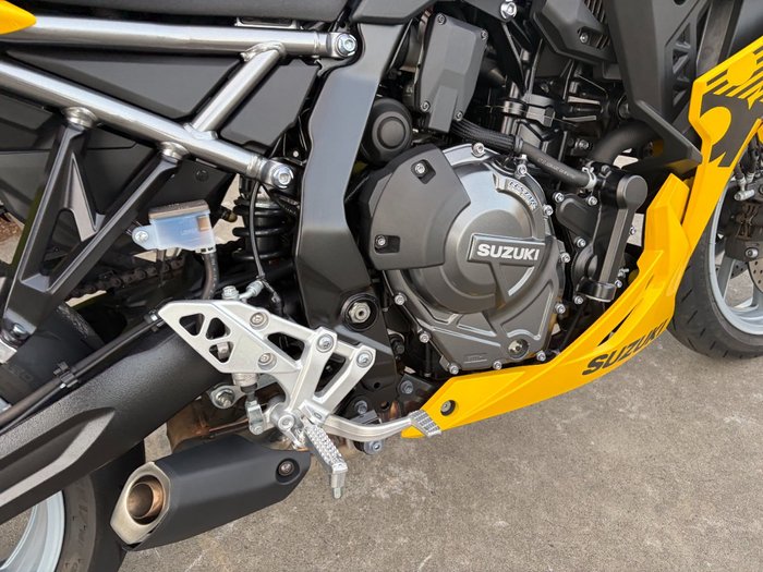 2024 Suzuki GSX-8R (GSX800FRQ) Yellow