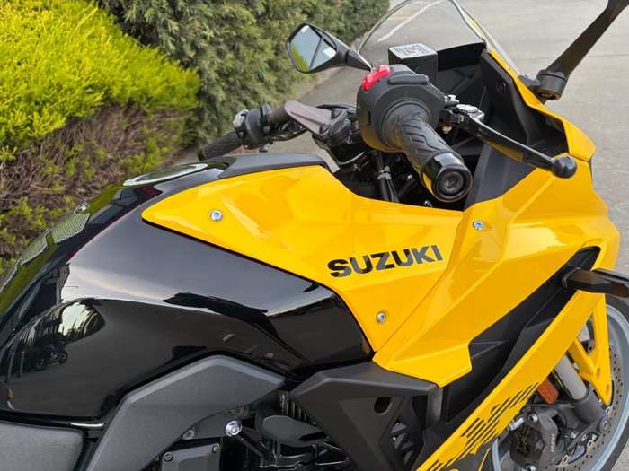 2024 Suzuki GSX-8R (GSX800FRQ) Yellow