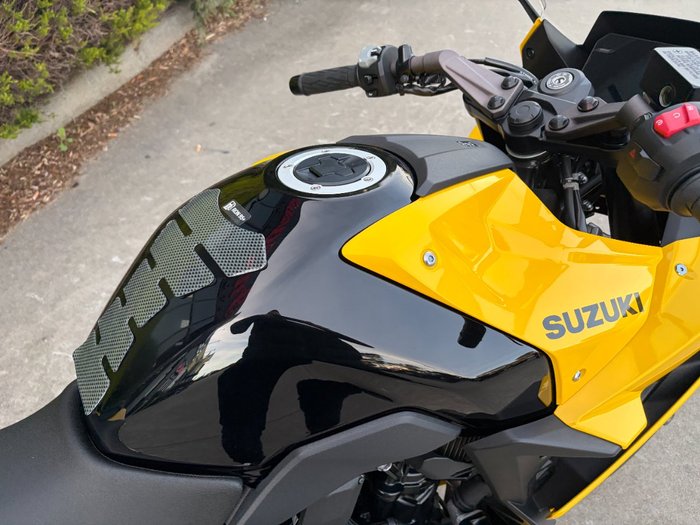 2024 Suzuki GSX-8R (GSX800FRQ) Yellow