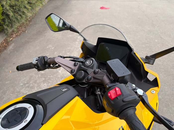 2024 Suzuki GSX-8R (GSX800FRQ) Yellow