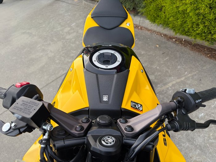 2024 Suzuki GSX-8R (GSX800FRQ) Yellow