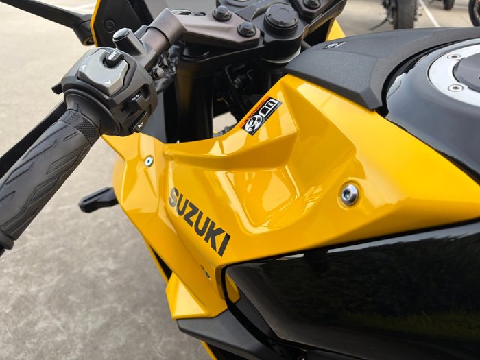 2024 Suzuki GSX-8R (GSX800FRQ) Yellow
