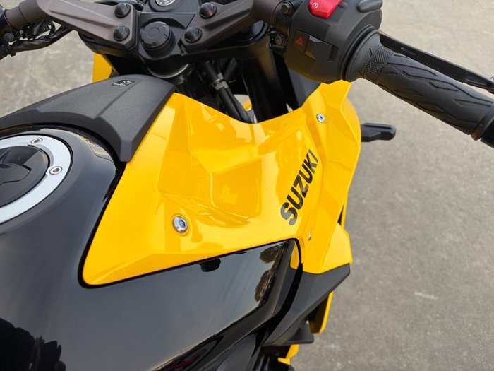 2024 Suzuki GSX-8R (GSX800FRQ) Yellow