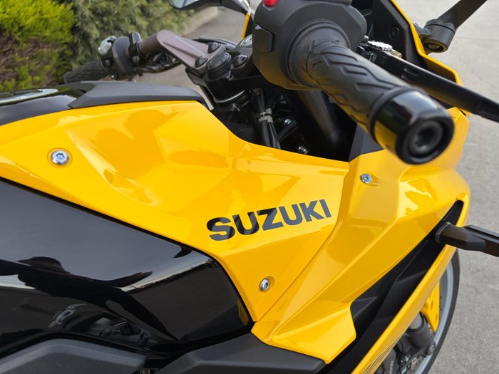 2024 Suzuki GSX-8R (GSX800FRQ) Yellow