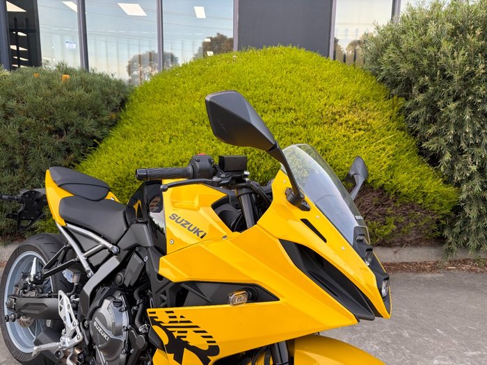 2024 Suzuki GSX-8R (GSX800FRQ) Yellow