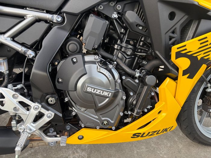 2024 Suzuki GSX-8R (GSX800FRQ) Yellow