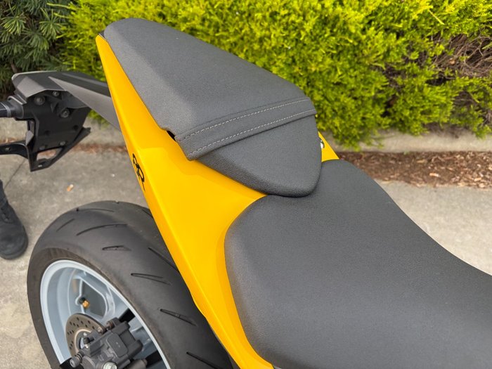 2024 Suzuki GSX-8R (GSX800FRQ) Yellow