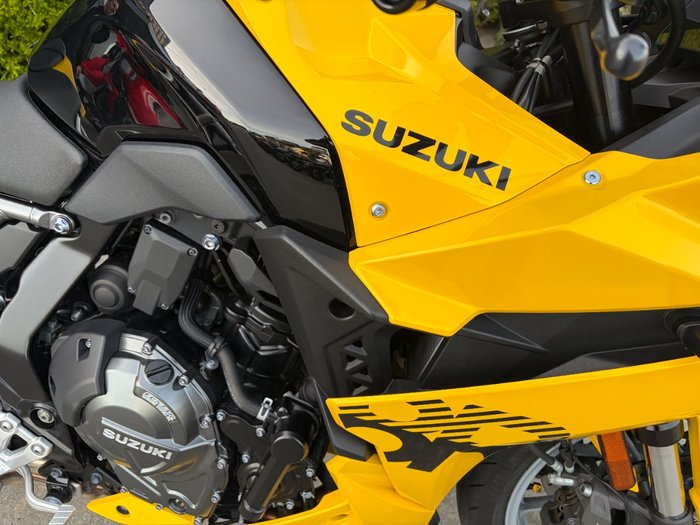 2024 Suzuki GSX-8R (GSX800FRQ) Yellow