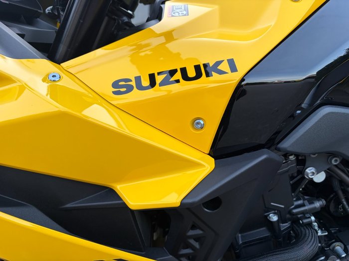 2024 Suzuki GSX-8R (GSX800FRQ) Yellow