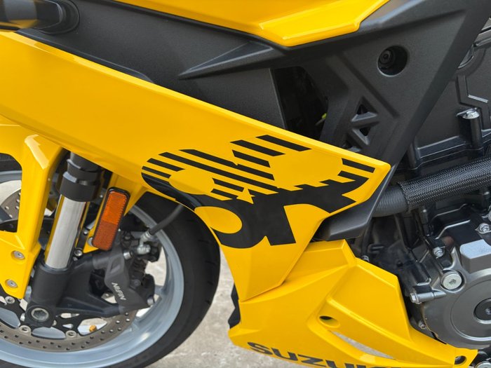 2024 Suzuki GSX-8R (GSX800FRQ) Yellow