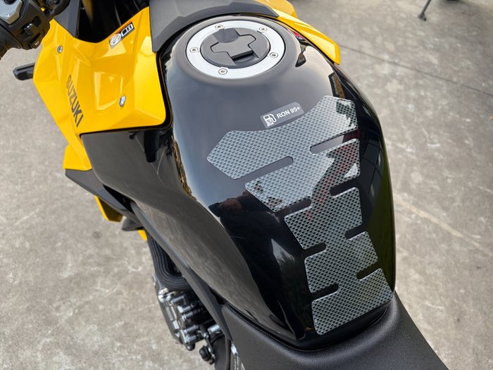 2024 Suzuki GSX-8R (GSX800FRQ) Yellow